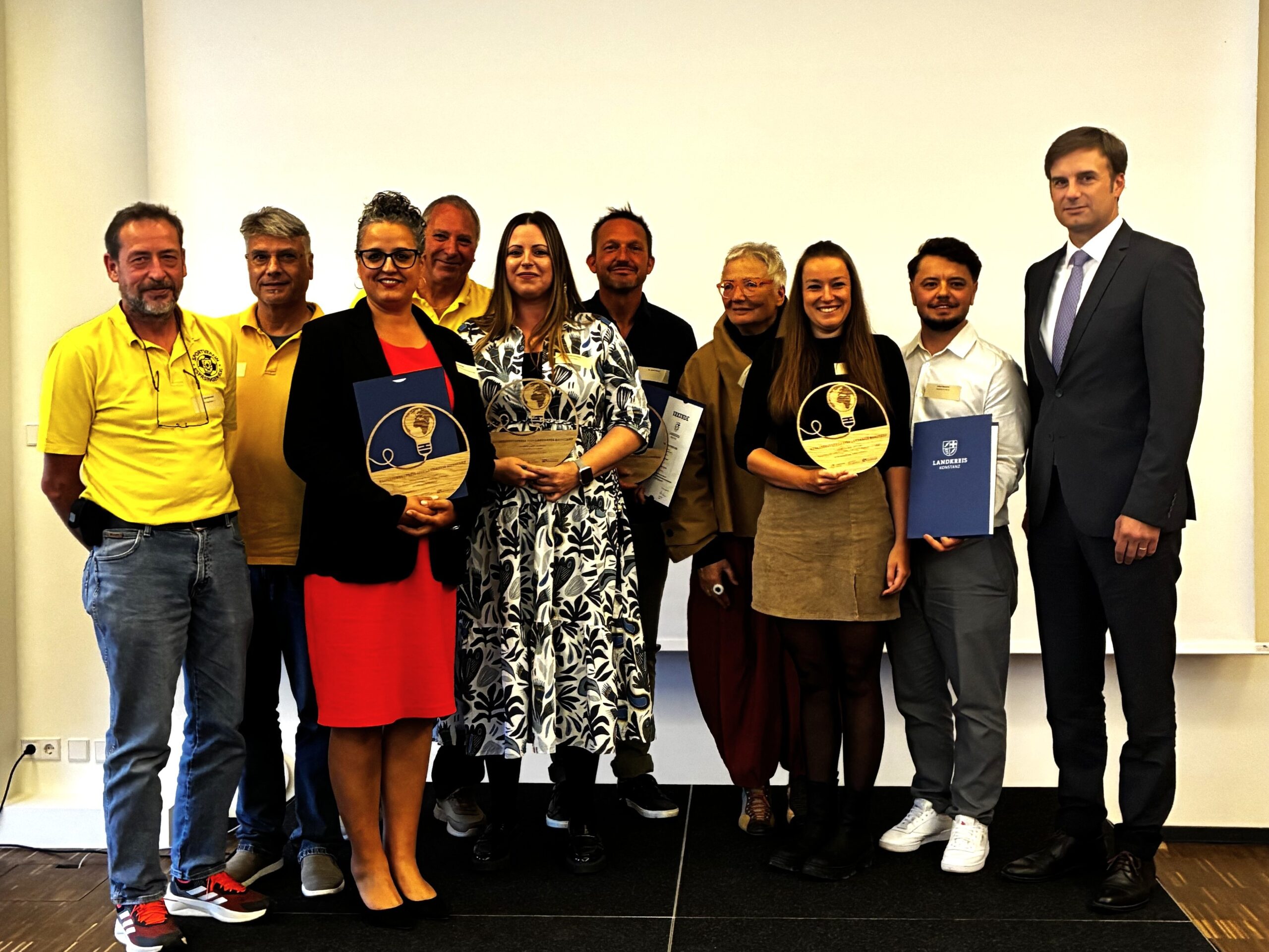 Gruppenbild der Preisträgerinnen und Preisträger des Klimaschutzpreises 2026